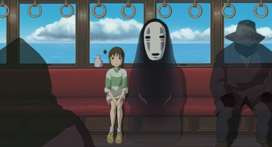  Une scène mémorable de Le Voyage de Chihiro montrant Chihiro assise aux côtés de Sans-Face dans un train traversant une étendue d'eau, illustrant le voyage introspectif du personnage principal.